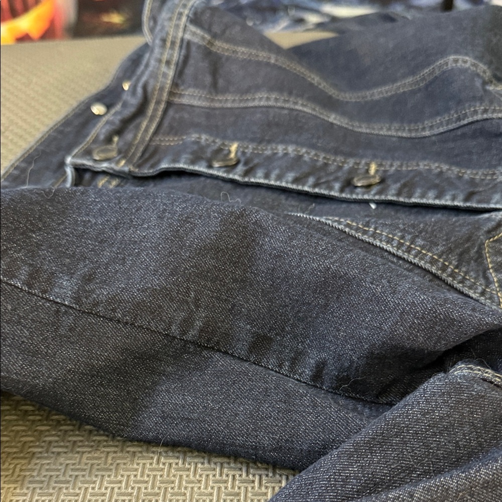 Stylish Blue Denim Jacket - Picture 4 of 9